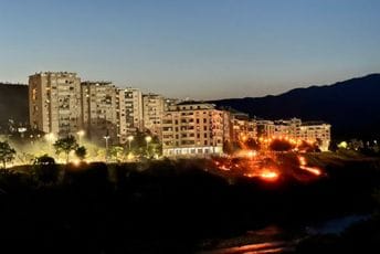 Podgorica: Požar preko puta Ekonomskog fakulteta Podgorica: Požar preko puta Ekonomskog fakulteta
