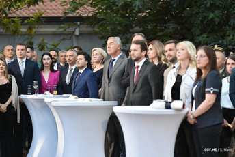 Sjutra sastanak kod Đukanovića: Pozvan Abazović, dolaze Konjević, Ibrahimović, Vuksanović, Đeka, Đeljošaj Sjutra sastanak kod Đukanovića: Pozvan Abazović, dolaze Konjević, Ibrahimović, Vuksanović, Đeka, Đeljošaj