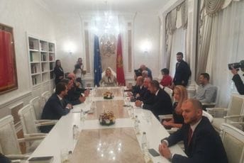 Na sastanak sa Đurović došli Đukanović, Abazović, Mandić, Konjević... Na sastanak sa Đurović došli Đukanović, Abazović, Mandić, Konjević...