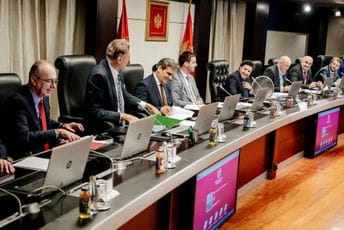 Bez kvalifikovane većine: Ugovor sa SPC 'usvojen'; Konjević: Iniciraćemo izbore