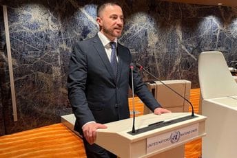 Bogdanović iz sjedišta UN: DPS imala ključnu ulogu u očuvanju mira i realizaciji brojnih dostignuća Crne Gore Bogdanović iz sjedišta UN: DPS imala ključnu ulogu u očuvanju mira i realizaciji brojnih dostignuća Crne Gore