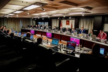 Evo ko je bio za, ko je izuzeo mišljenje, a ko nije ni glasao Evo ko je bio za, ko je izuzeo mišljenje, a ko nije ni glasao