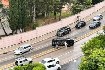 Saobraćajna nezgoda u Bečićima: Jedna osoba povrijeđena Saobraćajna nezgoda u Bečićima: Jedna osoba povrijeđena