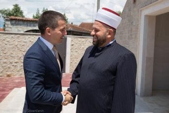Bečić čestitao Kurban Bajram: Međuvjerski i međunacionalni sklad i suživot vrijednosti su po kojima se Crna Gora prepoznavala Bečić čestitao Kurban Bajram: Međuvjerski i međunacionalni sklad i suživot vrijednosti su po kojima se Crna Gora prepoznavala