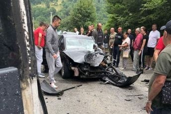Slijepač most: Sudarili se automobil i autobus Slijepač most: Sudarili se automobil i autobus