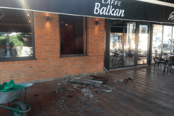 Eksplozija u centru Kolašina: Bombom na kafe "Balkan" Eksplozija u centru Kolašina: Bombom na kafe "Balkan"