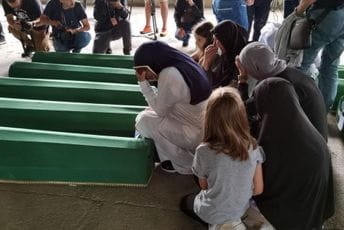 Majke Srebrenice: Našu djecu su ubili jer su bili Bošnjaci, Abazović da se izvini Majke Srebrenice: Našu djecu su ubili jer su bili Bošnjaci, Abazović da se izvini