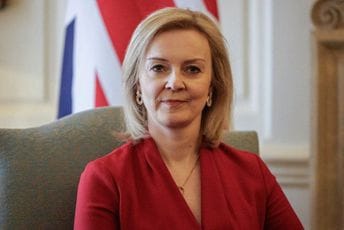 Britanska šefica diplomatije najavila da će se kandidovati za premijerku Britanska šefica diplomatije najavila da će se kandidovati za premijerku