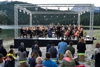 Na obali Crnog jezera počeo Wild Beauty Art festival Na obali Crnog jezera počeo Wild Beauty Art festival