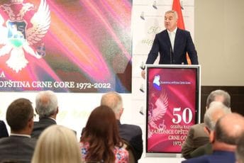 Đukanović: Dvije su mogućnosti - ili glasanje o nepovjerenju Vladi ili o skraćenju mandata Skupštini Đukanović: Dvije su mogućnosti - ili glasanje o nepovjerenju Vladi ili o skraćenju mandata Skupštini