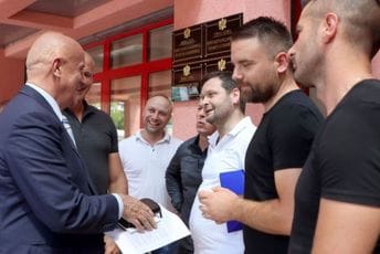 Željezarci traže garanciju da će Davidović moći da gradi sopstvene izvore struje Željezarci traže garanciju da će Davidović moći da gradi sopstvene izvore struje