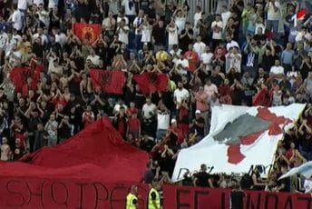 U Prištini istakli mapu podijeljene Crne Gore uz parolu - "vi ste sljedeći" U Prištini istakli mapu podijeljene Crne Gore uz parolu - "vi ste sljedeći"