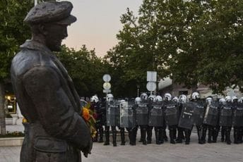 Ko je dao nalog policiji da srpske ekstremiste propušti do Trga slobode Ko je dao nalog policiji da srpske ekstremiste propušti do Trga slobode