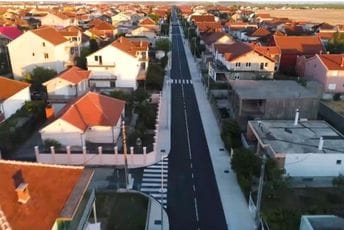 Završena rekonstrukcija Ulice Husinjskih rudara, Vuković: Značajan doprinos unapređenju kvaliteta života mnogobrojne zajednice Završena rekonstrukcija Ulice Husinjskih rudara, Vuković: Značajan doprinos unapređenju kvaliteta života mnogobrojne zajednice
