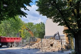 Srušena kuća Vujovića u Podgorici, Vuković: Vandalski čin, sjutra idu krivične prijave Srušena kuća Vujovića u Podgorici, Vuković: Vandalski čin, sjutra idu krivične prijave