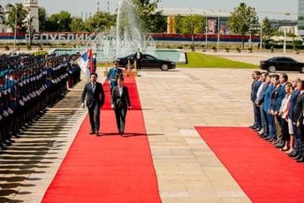 Pucanj u noge na crvenom tepihu Dritan Abazović u zvaničnoj posjeti Srbiji, 29. jun 2022.