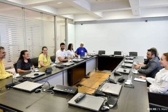 Peticiju kojom se zahtijeva ukidanje odluke o izgradnji vojnog poligona na Sinjajevini potpisalo 22.000 osoba Peticiju kojom se zahtijeva ukidanje odluke o izgradnji vojnog poligona na Sinjajevini potpisalo 22.000 osoba