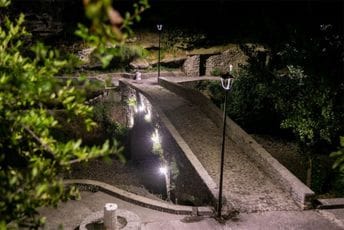 Zasvijetlio Adži-pašin most: Nova rasvjeta na sastavcima (FOTO) Zasvijetlio Adži-pašin most: Nova rasvjeta na sastavcima (FOTO)