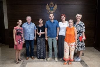 Crno na bijelo: Podržavamo izradu Registra za osobe sa autizmom Crno na bijelo: Podržavamo izradu Registra za osobe sa autizmom