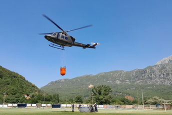 Požar iznad Novog: Situacija povoljnija nego jutros, u gašenje uključen i helikopter