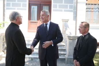 Đukanović: Veliki doprinos Barske nadbiskupije multivjerskom skladu u Crnoj Gori Đukanović: Veliki doprinos Barske nadbiskupije multivjerskom skladu u Crnoj Gori