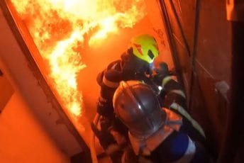 (VIDEO) Lavovska borba zagrebačkih vatrogasaca s požarom (VIDEO) Lavovska borba zagrebačkih vatrogasaca s požarom