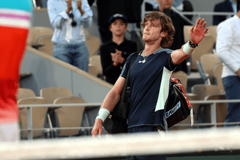 Jedan od najboljih tenisera današnjice odbacuje rusko državljanstvo kako bi igrao na turnirima Jedan od najboljih tenisera današnjice odbacuje rusko državljanstvo kako bi igrao na turnirima