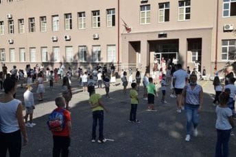 Traže da mlađi osnovci idu u školu prijepodne Traže da mlađi osnovci idu u školu prijepodne