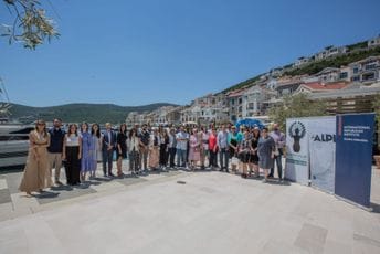 Manifest protiv nasilja nad ženama u politici: Zahtijevamo reakciju na svaki oblik mizoginije u javnom diskursu Manifest protiv nasilja nad ženama u politici: Zahtijevamo reakciju na svaki oblik mizoginije u javnom diskursu