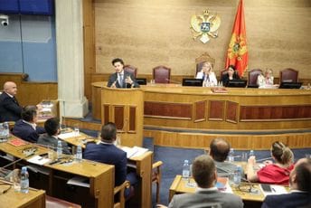 Abazović optužio medije za fašizam, kaže da im smeta jer je Albanac Abazović optužio medije za fašizam, kaže da im smeta jer je Albanac