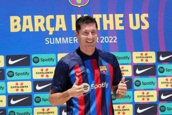 Nestalo slova: Ne mogu da štampaju dresove Levandovskog Nestalo slova: Ne mogu da štampaju dresove Levandovskog