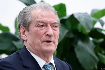 Bivšem premijeru Albanije zabranjen ulazak u Veliku Britaniju Bivšem premijeru Albanije zabranjen ulazak u Veliku Britaniju