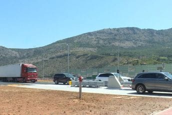 Zbog naplate putarine gužve na rampama auto-puta, očekuju više prihode od planiranih Zbog naplate putarine gužve na rampama auto-puta, očekuju više prihode od planiranih