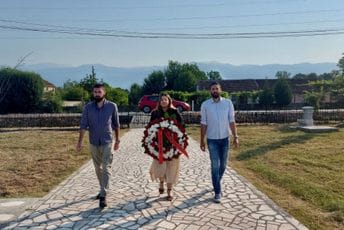 SDP Danilovgrad položio vijenac na spomen obilježju na Lazinama: Luču slobode niko ugasiti neće SDP Danilovgrad položio vijenac na spomen obilježju na Lazinama: Luču slobode niko ugasiti neće