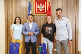 Raičević priredio prijem za mlade šampionke Mariju Leković i Zoranu Radonjić Raičević priredio prijem za mlade šampionke Mariju Leković i Zoranu Radonjić