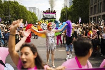 Prajd u Berlinu, LGBT zastave i na zgradi Bundestaga Prajd u Berlinu, LGBT zastave i na zgradi Bundestaga