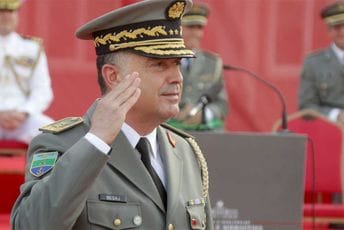 Albanija sjutra dobija novog predsjednika: Ljekar, načelnik Generalštaba, od 1998. bio na vojnim dužnostima... Albanija sjutra dobija novog predsjednika: Ljekar, načelnik Generalštaba, od 1998. bio na vojnim dužnostima...