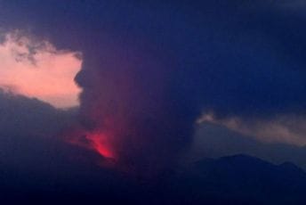 Eruptirao vulkan u Japanu, u toku evakuacija stanovnika Eruptirao vulkan u Japanu, u toku evakuacija stanovnika
