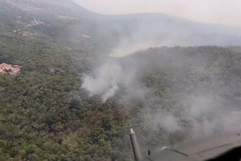 Vazduhoplovci Vojske skoro šest sati gasili požar na Bogetićima Vazduhoplovci Vojske skoro šest sati gasili požar na Bogetićima
