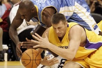 Bivši košarkaš Lejkersa prodaje dva šampionska prstena za pomoć Ukrajini