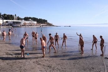 Split: Izvučene dvije bombe iz plićaka na plaži Split: Izvučene dvije bombe iz plićaka na plaži