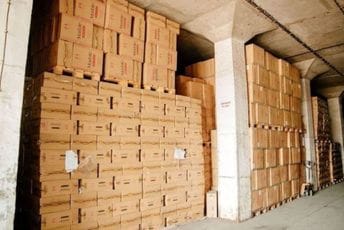 Država planira da prodaje oduzete cigarete 0, 30 eura po paklici Država planira da prodaje oduzete cigarete 0, 30 eura po paklici