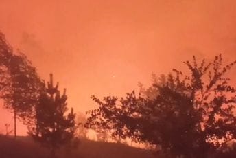 Veliki požar u Hrvatskoj, u gašenju učestvuju dva kanadera