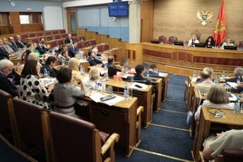 Vanredna sjednica zakazana za 2. septembar: Podnijeta još jedna inicijativa za izglasavanja nepovjerenja Vladi i smjenu Đurović