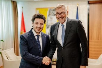 Abazović: Veber dao veliki doprinos demokratiji u Crnoj Gori Abazović: Veber dao veliki doprinos demokratiji u Crnoj Gori