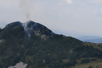 Vazduhoplovci Vojske Crne Gore više od sedam sati gasili požare na Durmitoru Vazduhoplovci Vojske Crne Gore više od sedam sati gasili požare na Durmitoru