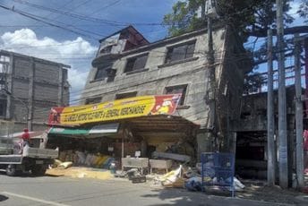 U snažnom zemljotresu na Filipinima srušene zgrade, ima i žrtava U snažnom zemljotresu na Filipinima srušene zgrade, ima i žrtava