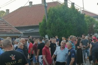 Protest u Nikšiću: Prekid i nasilje 13. jula osmislila su rukovodstva lokalne policije i opštine Protest u Nikšiću: Prekid i nasilje 13. jula osmislila su rukovodstva lokalne policije i opštine