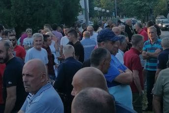 Ovo su pitanja koja su učesnici protesta u Nikšiću postavili nadležnima Ovo su pitanja koja su učesnici protesta u Nikšiću postavili nadležnima