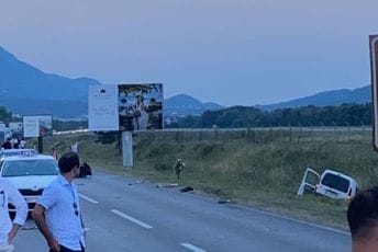 Sudar na putu Tivat - Budva: Motociklista povrijeđen, automobil sletio sa kolovoza Sudar na putu Tivat - Budva: Motociklista povrijeđen, automobil sletio sa kolovoza